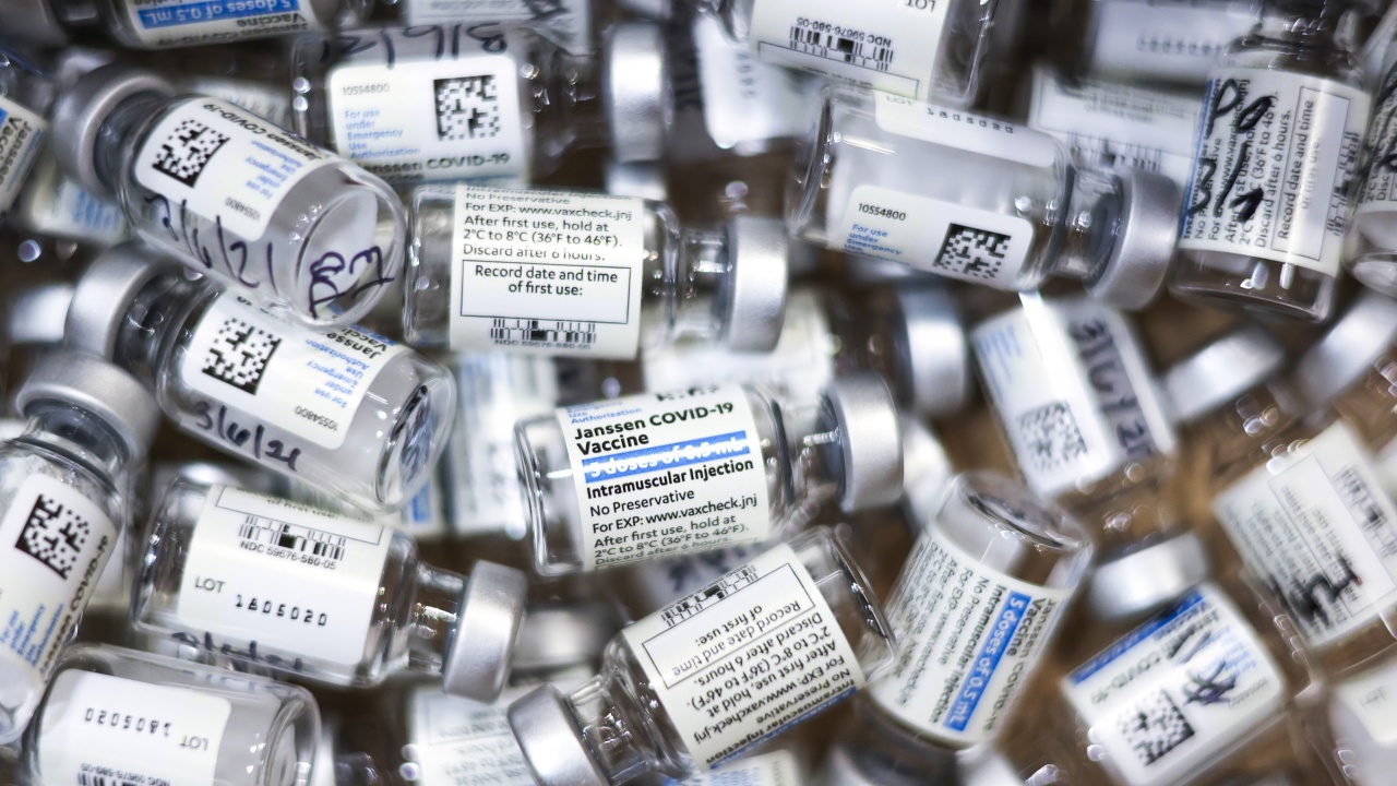  Нова доставка ваксини пристигна в България  
