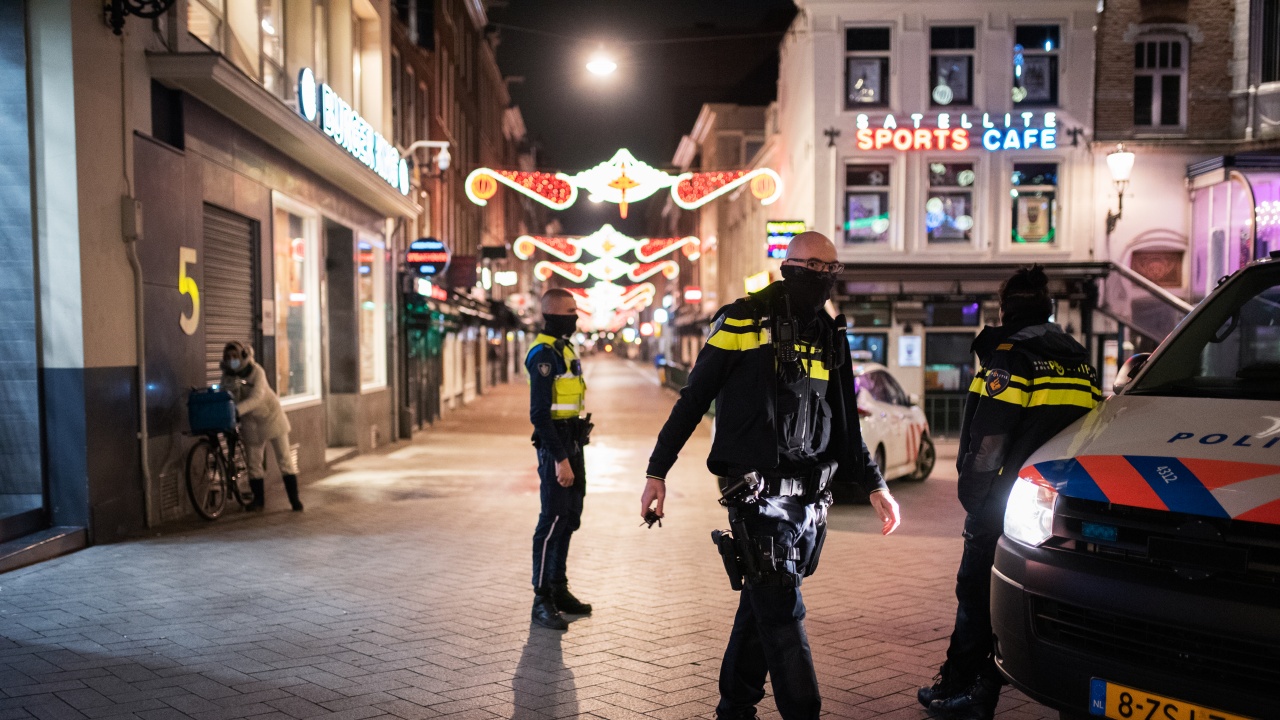 Полицейска гонка и престрелка в Нидерландия: Има жертва и арестувани 