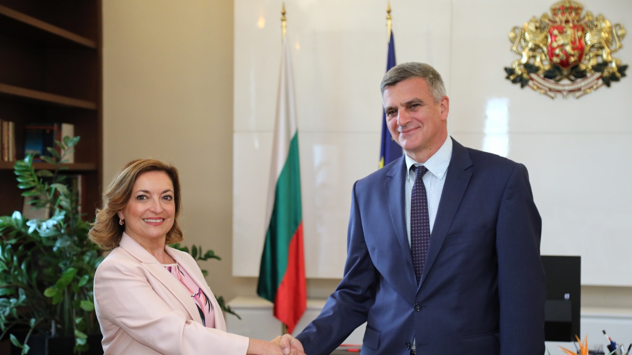 Стефан Янев проведе среща с посланика на Италианската република Джузепина Дзара