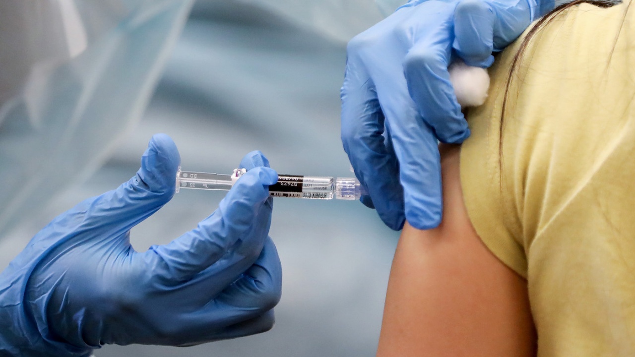 Дубай вече предлага ваксината на "Пфайзер" на деца от 12 до 15 години