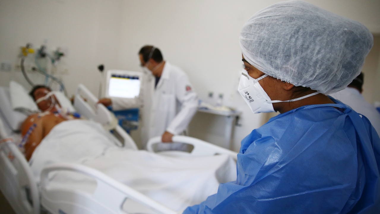 COVID-19: Бразилия регистрира близо 40 000 заразени и 827 смъртни случая