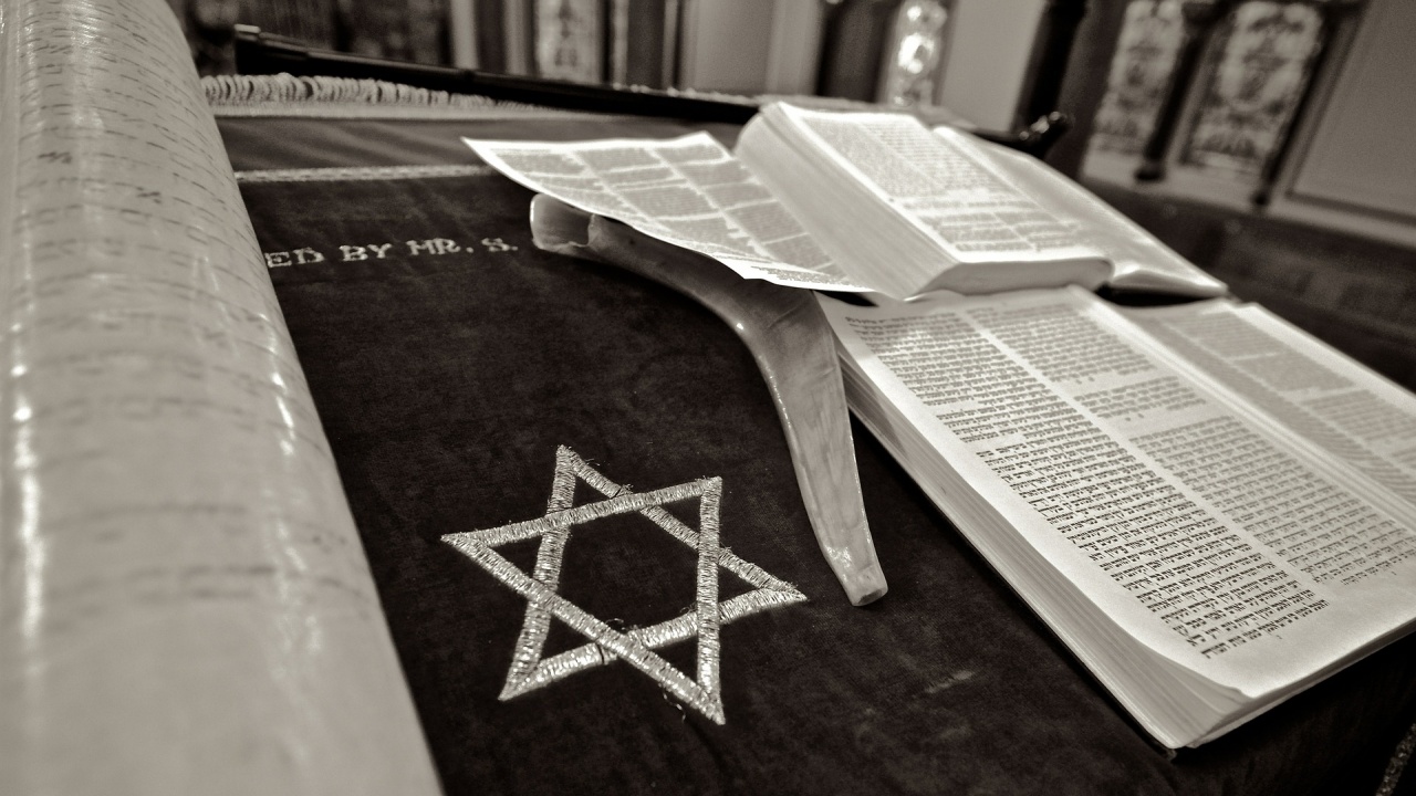 Непълнолетен подготвял палеж на синагога във Варна