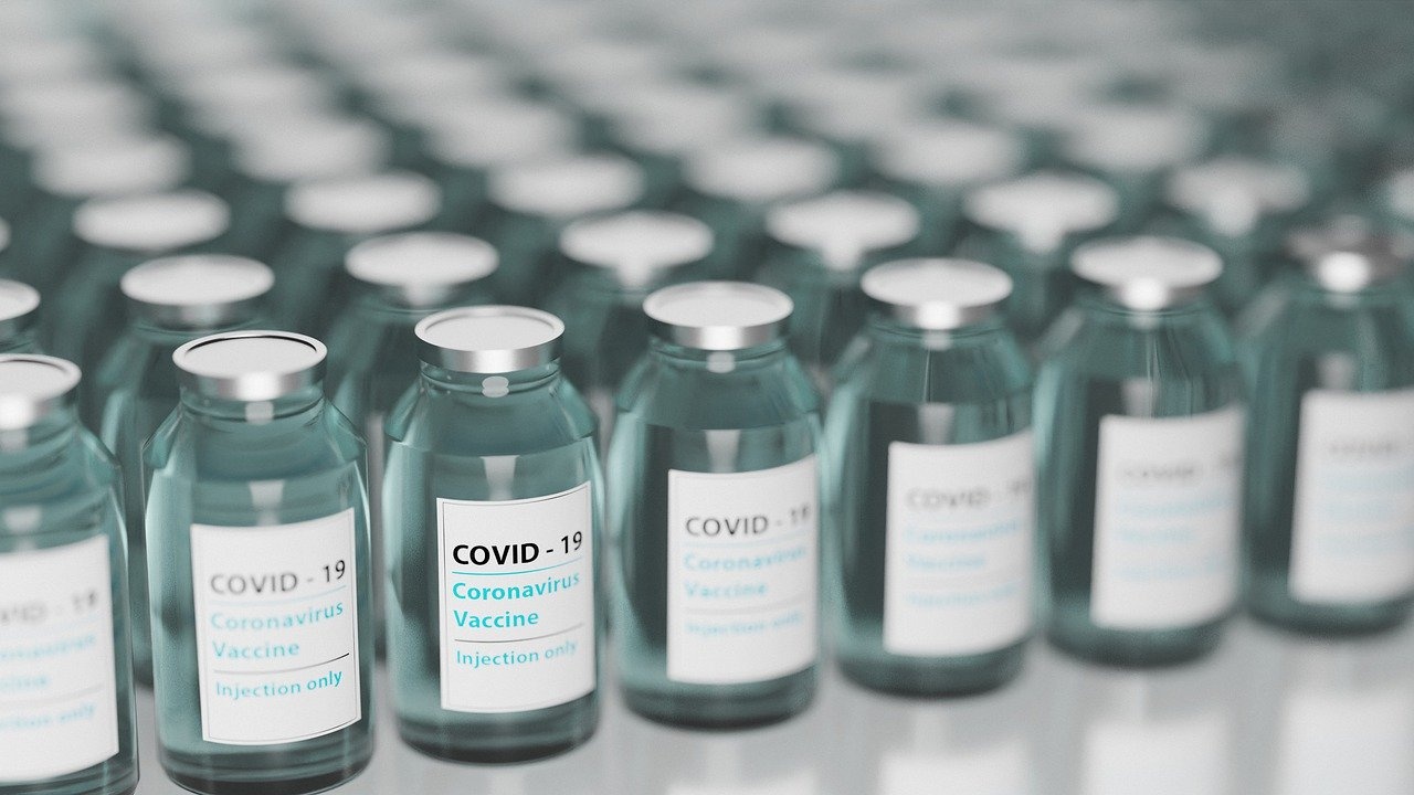 ЕС не препоръчва ваксинираните с неодобрен препарат да се възприемат като защитени срещу COVID
