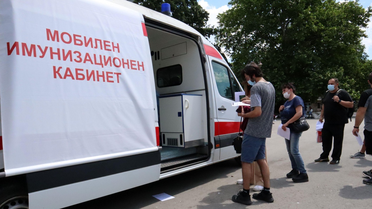 ЕС ни размаха пръст: Българите да наваксат с ваксинацията