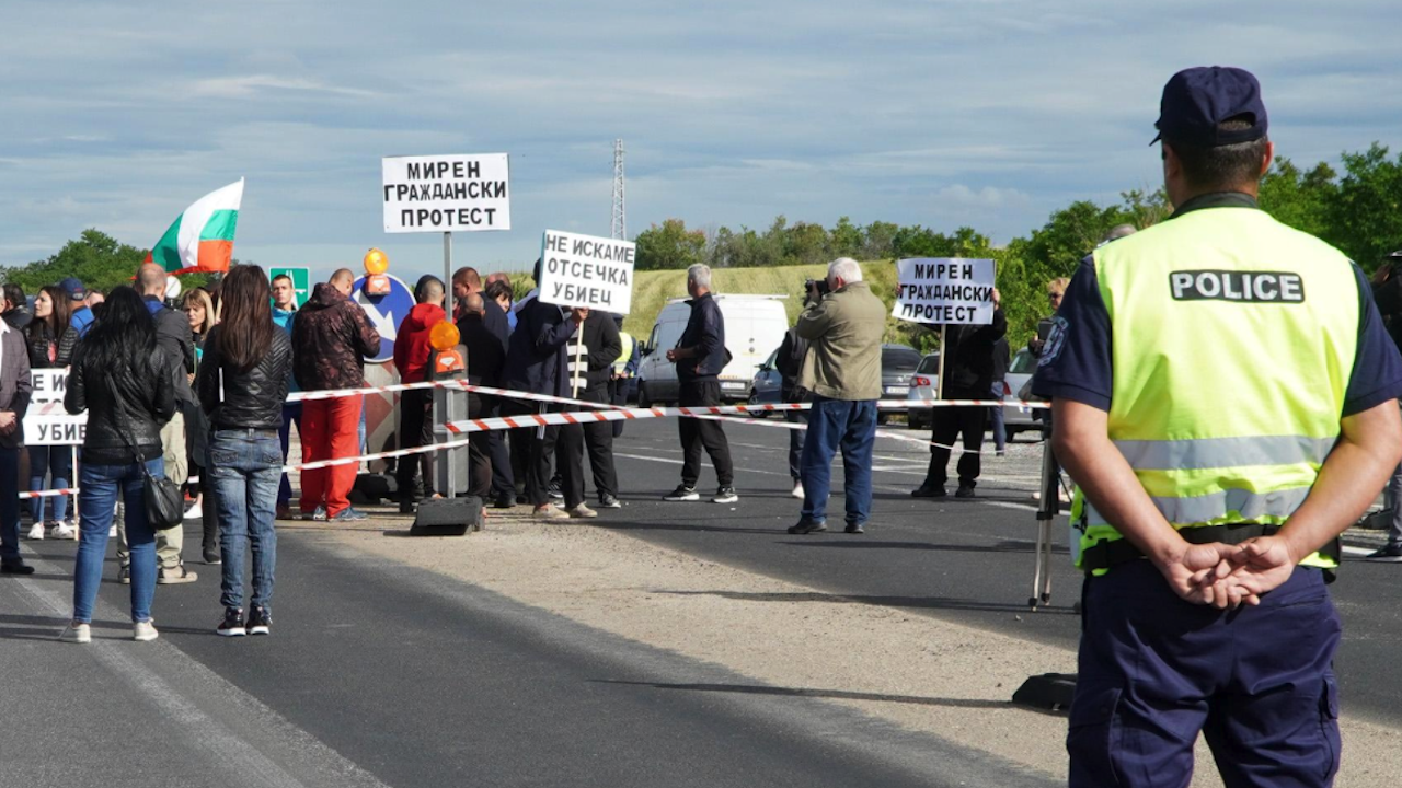 Протестиращи блокираха изходите на Пазарджик заради замразяване на проект 