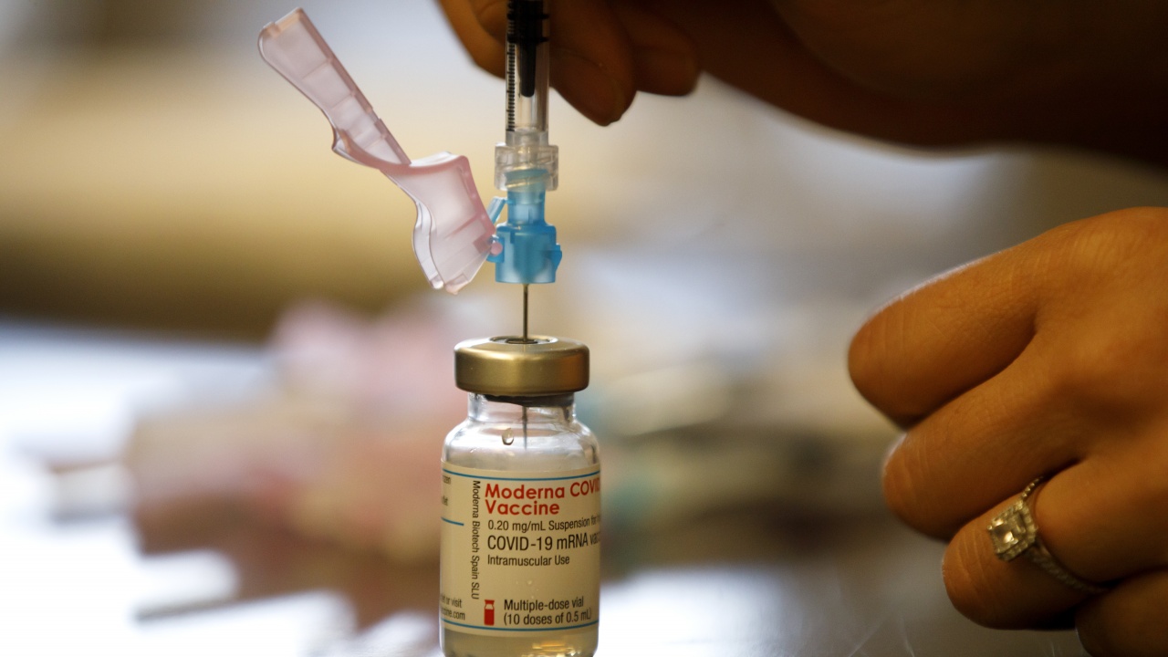 Едва 15% от българите са ваксинирани срещу COVID-19