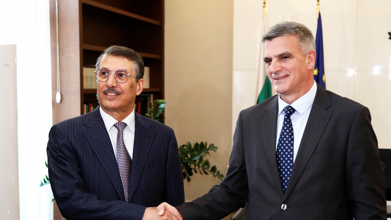 Премиерът Янев се среща с посланика на Катар