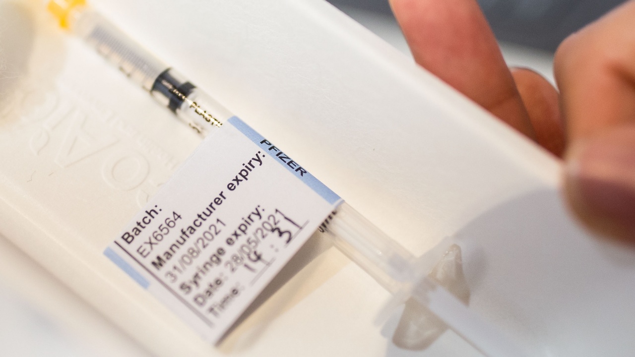 Имунизацията с една доза на"АстраЗенека" и втора доза на "Пфайзер" увеличава рязко броя на антителата