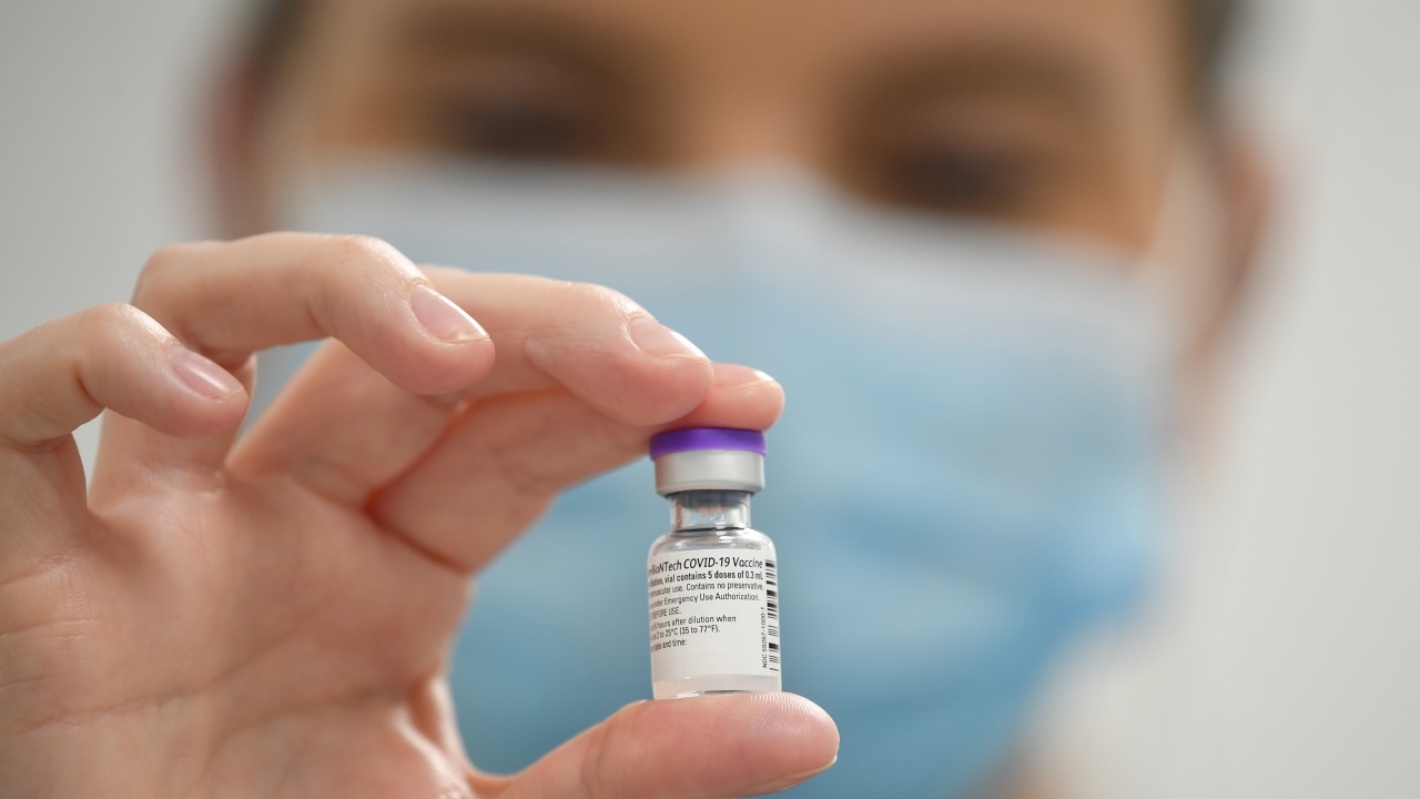 60% от населението на Франция има поне една доза COVID ваксина