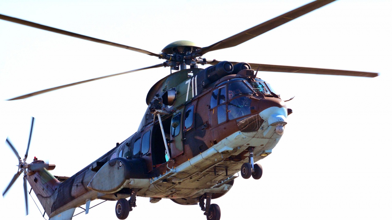 Вертолет "Кугър" се включва в гасенето на пожар в Рила 