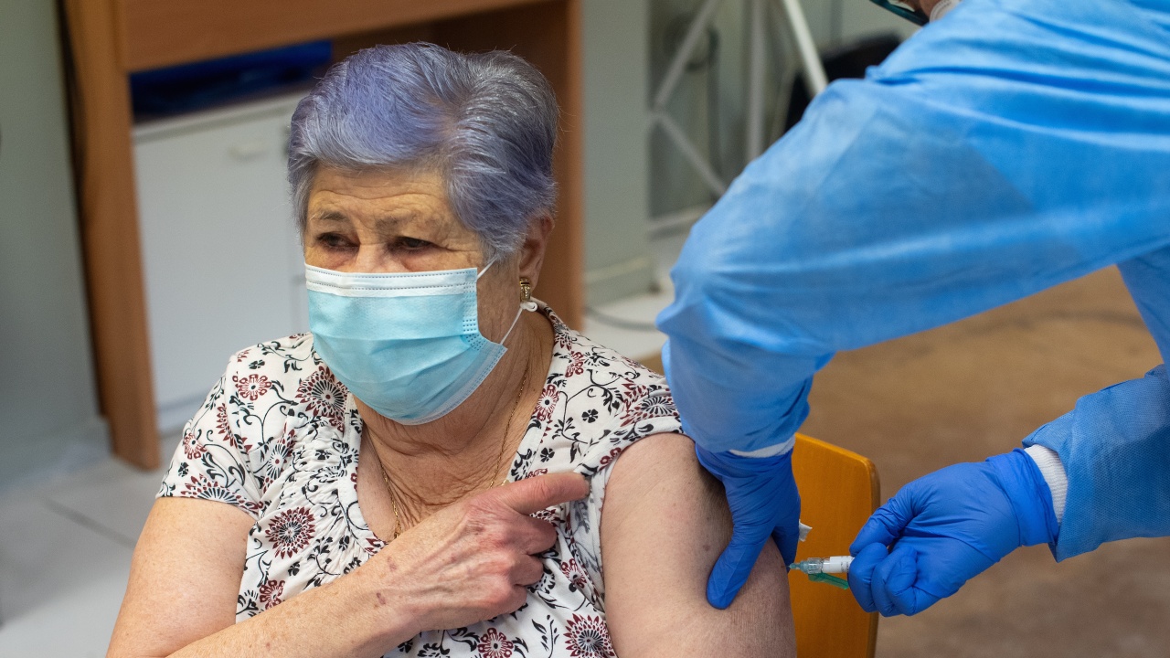  Франция отчита ускоряване на темповете на ваксинация срещу COVID-19 след въвеждането на по-строги мерки