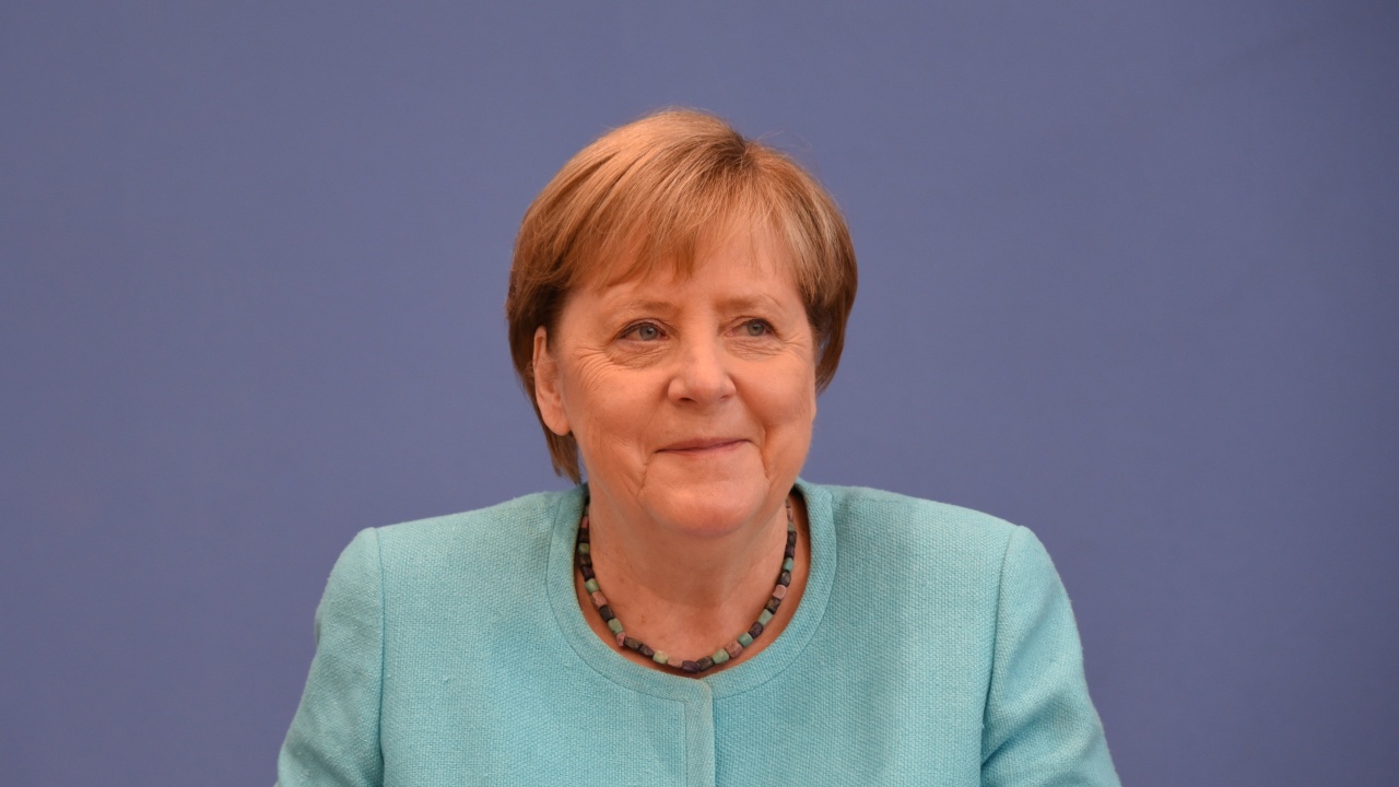 Меркел ще посети Русия и Украйна 