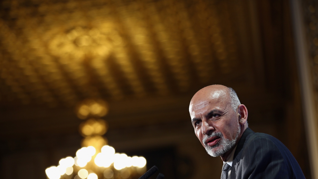  Президентът на Афганистан каза, че води консултации за спиране на войната