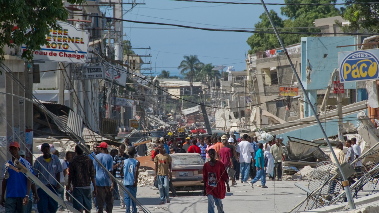 Жертвите при земетресението в Хаити вече са над 700