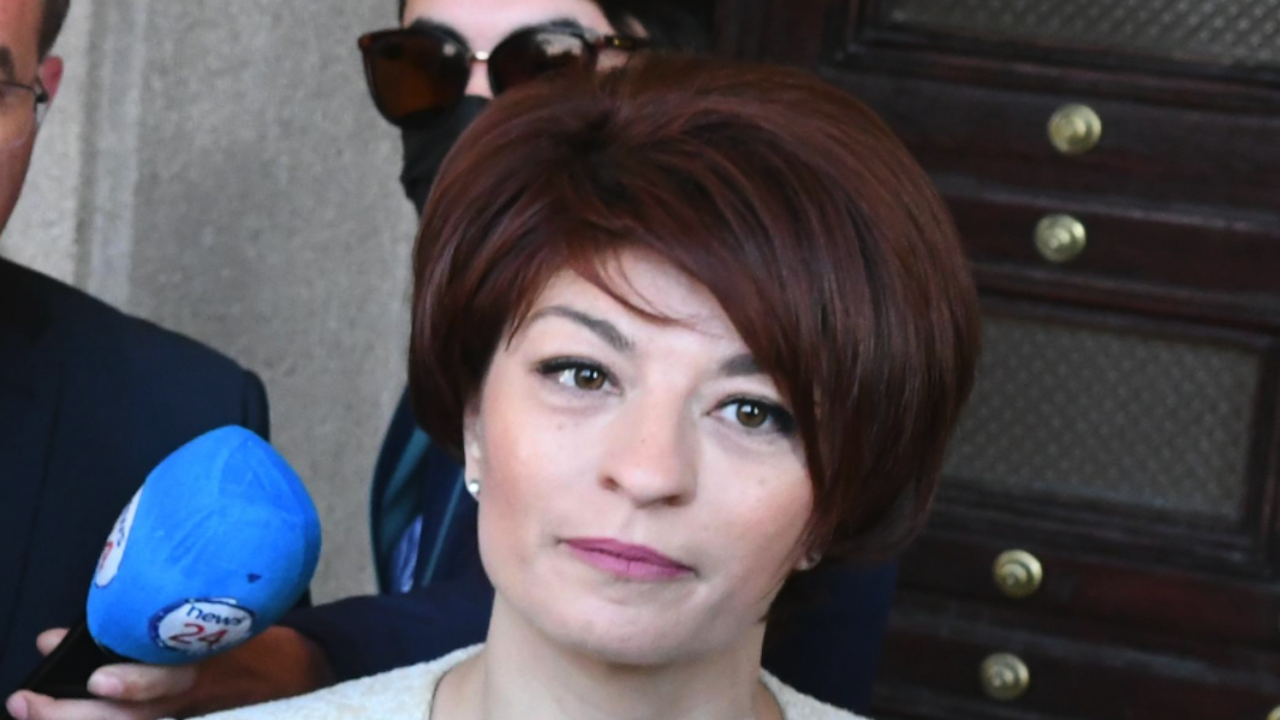 Десислава Атанасова: Не бива да се бави връчването на мандата нито на втората, нито на третата политическа сила