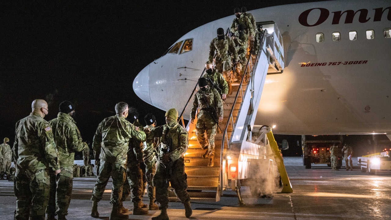 Американската армия изпраща батальон от около 1000 души, за да помогне за охраната на летището в Кабул