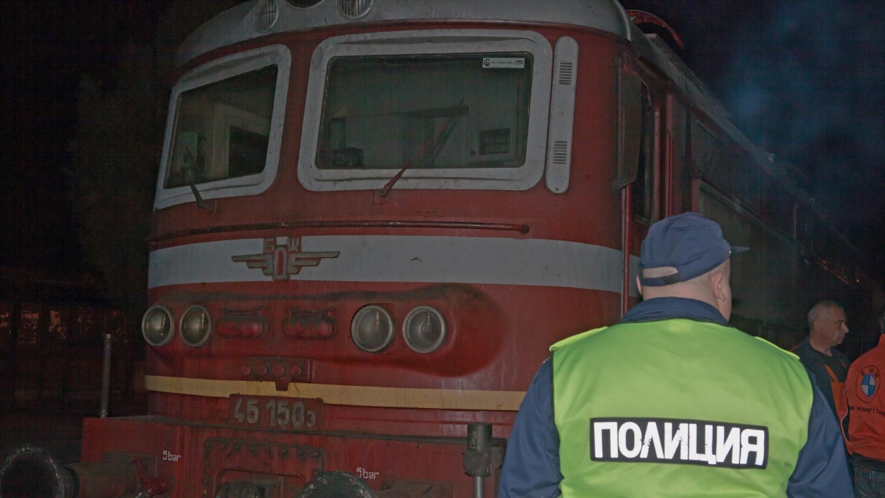 Локомотив горя на гарата в Зверино