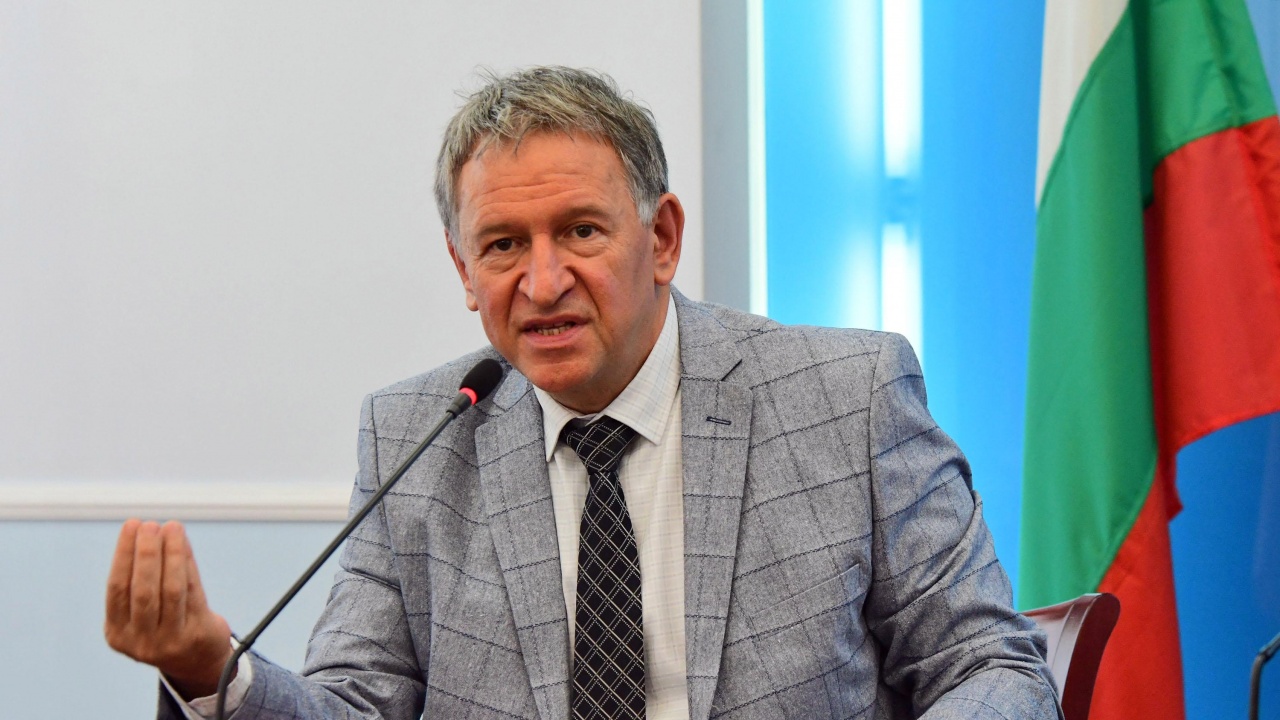Кацаров промени COVID правилата за влизане в България с нова заповед