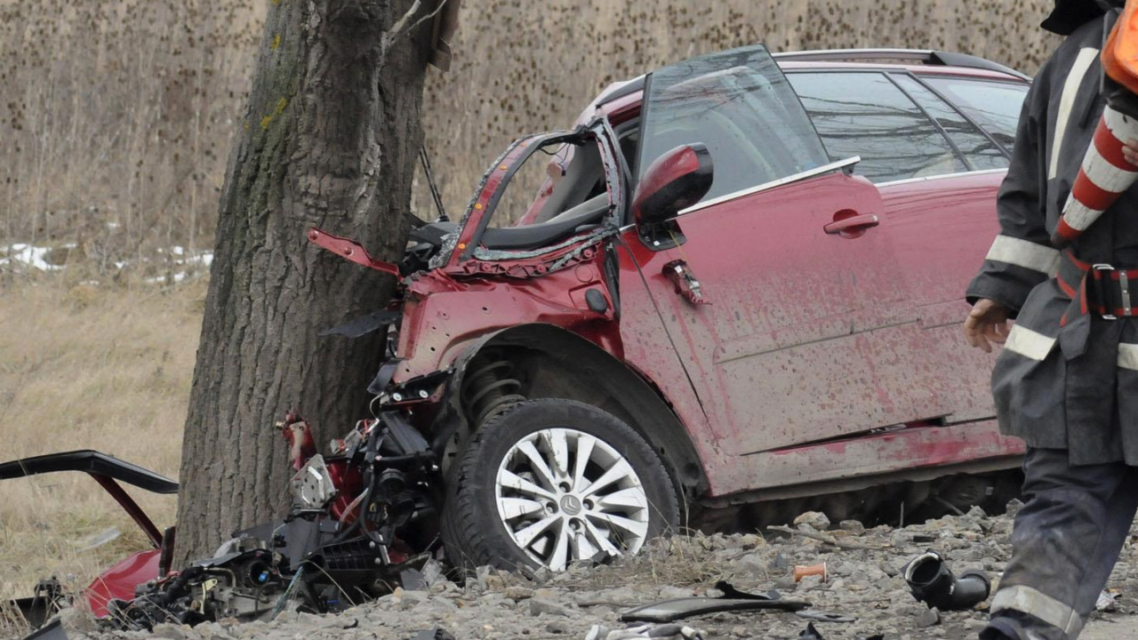 Жестока катастрофа на пътя Созопол – Бургас взе живота на млад мъж 