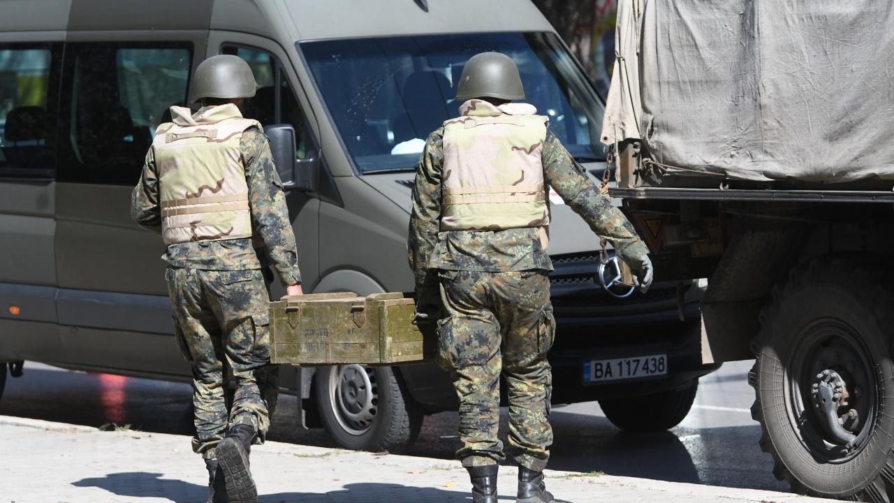 Военни прибраха снаряда от парка пред НДК