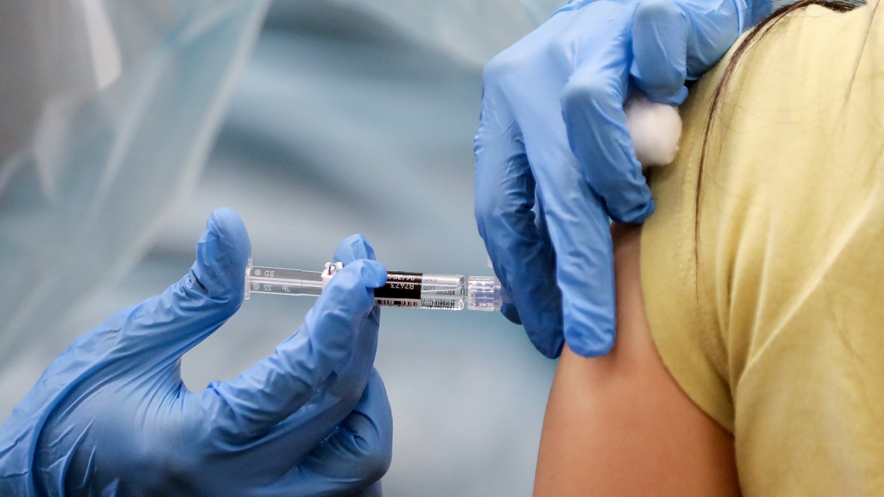 EMA и ECDC препоръчаха неваксинираните хора да се имунизират 