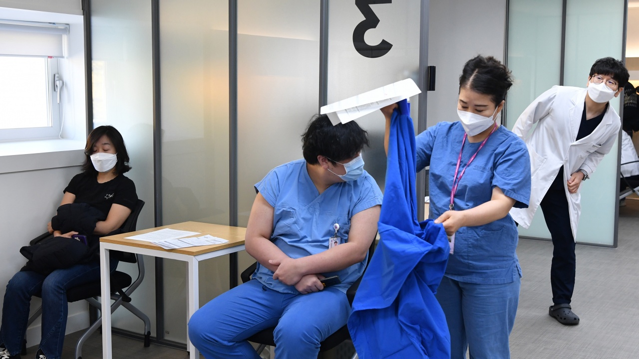 Новите случаи на коронавирус в Южна Корея за първи път надхвърлиха 3000
