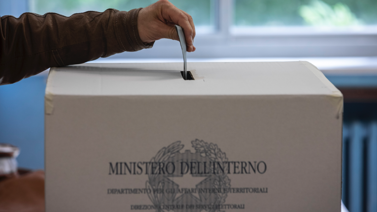 Левоцентристите печелят първия тур на местните избори в Италия