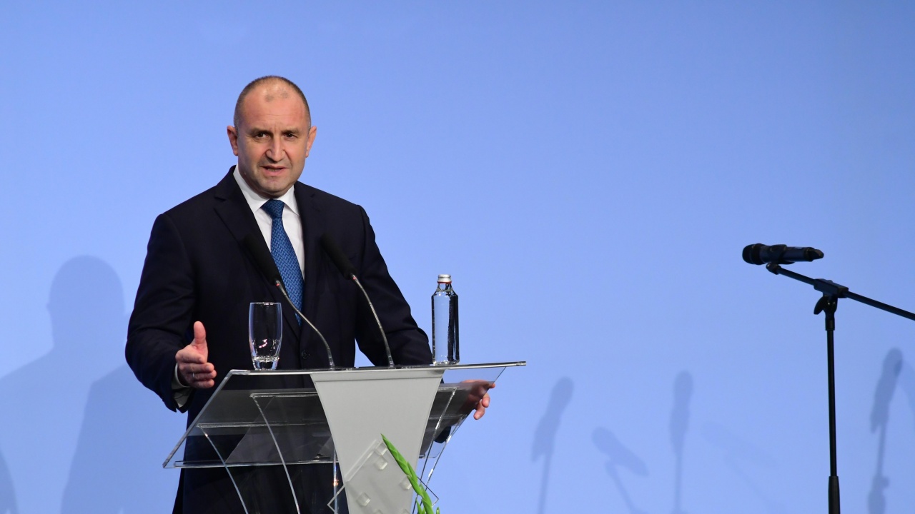 Радев представя България на срещата на върха на ЕС