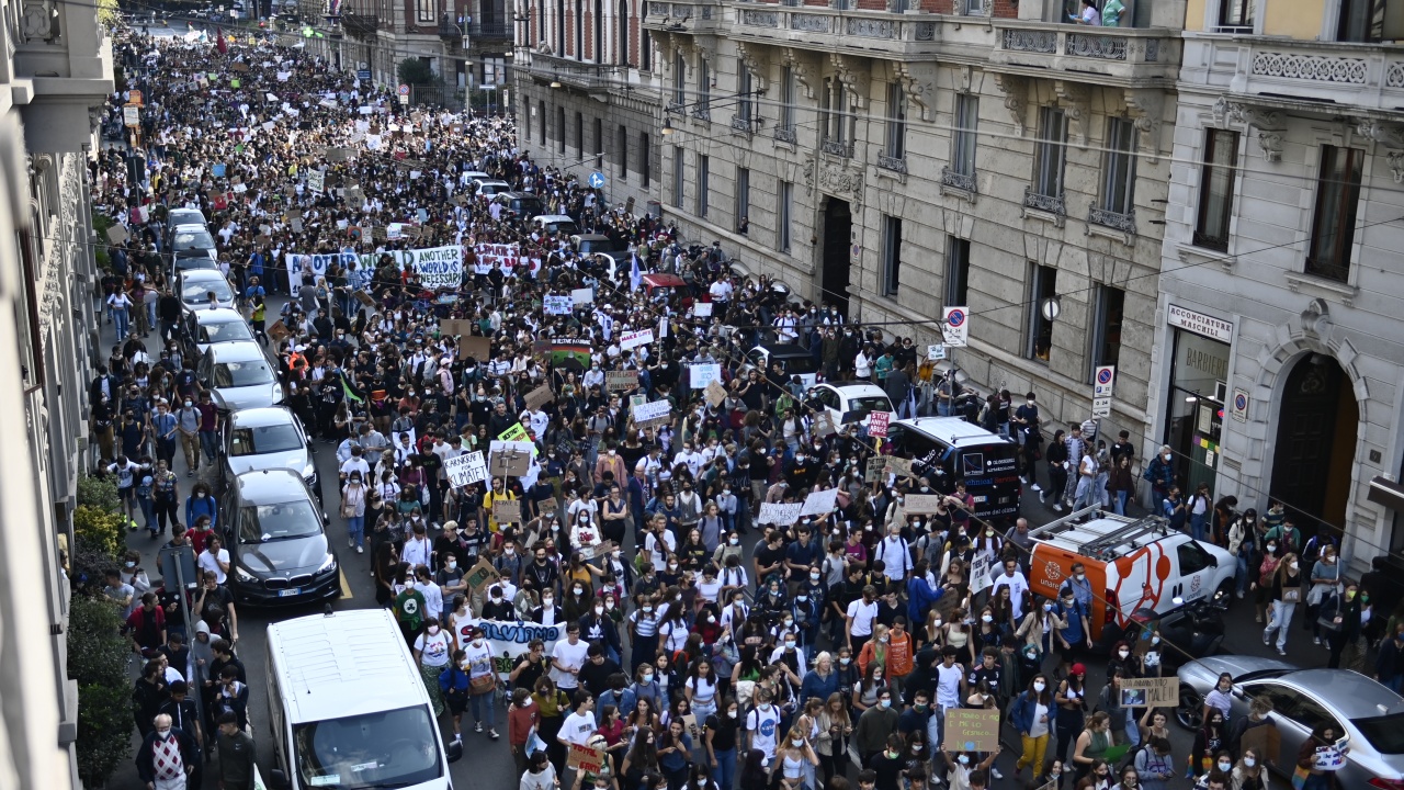 Италия е разтърсена от размириците на крайнодесни в Рим по време на протеста срещу здравните мерки