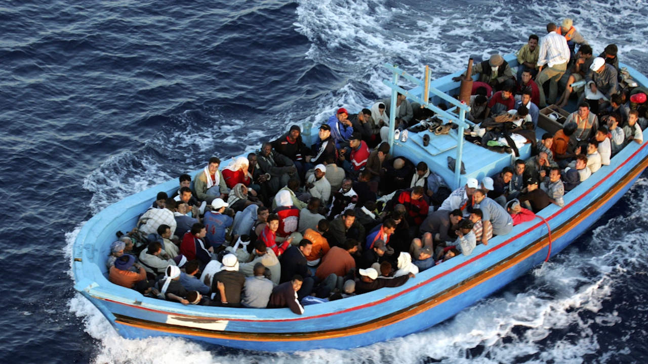 Най-малко 8 мигранти загинаха при корабокрушение до бреговете на Испания