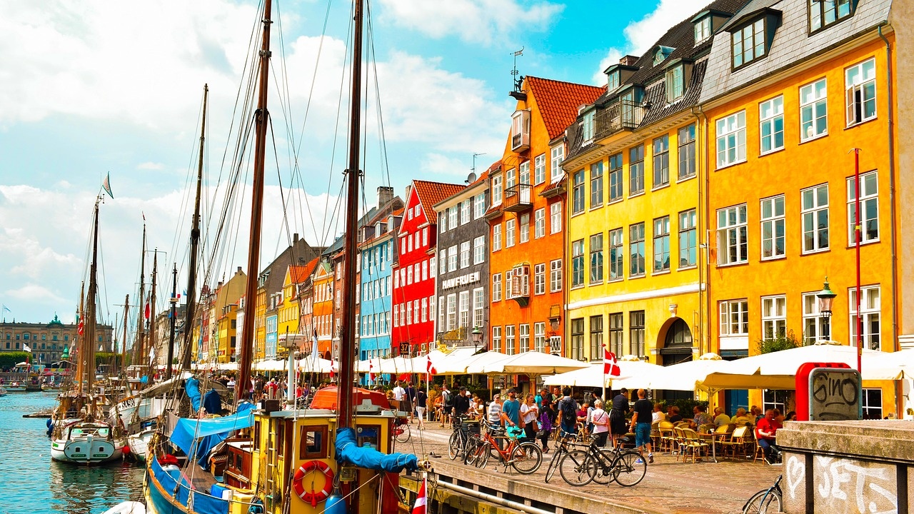 Дания освобождава от ограничения при влизане в страната европейските граждани със сертификати за COVID-19