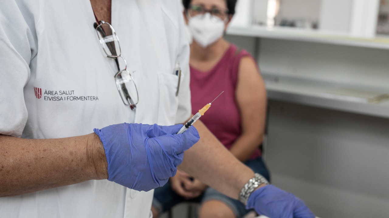 В Испания обмислят имунизираните с еднодозова ваксина да получат... втора доза