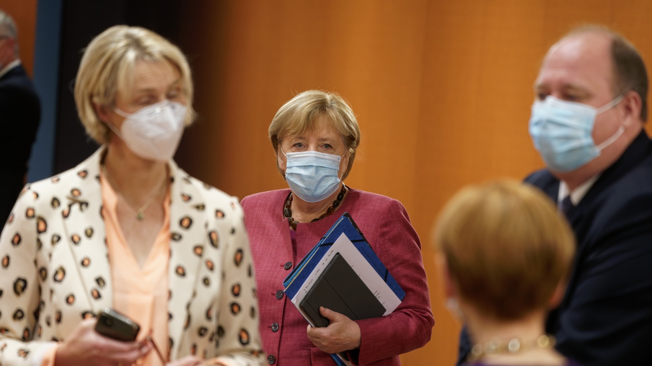 Меркел: Германската политика се нуждае от повече жени, а дрехите на бившия канцлер не са за музей