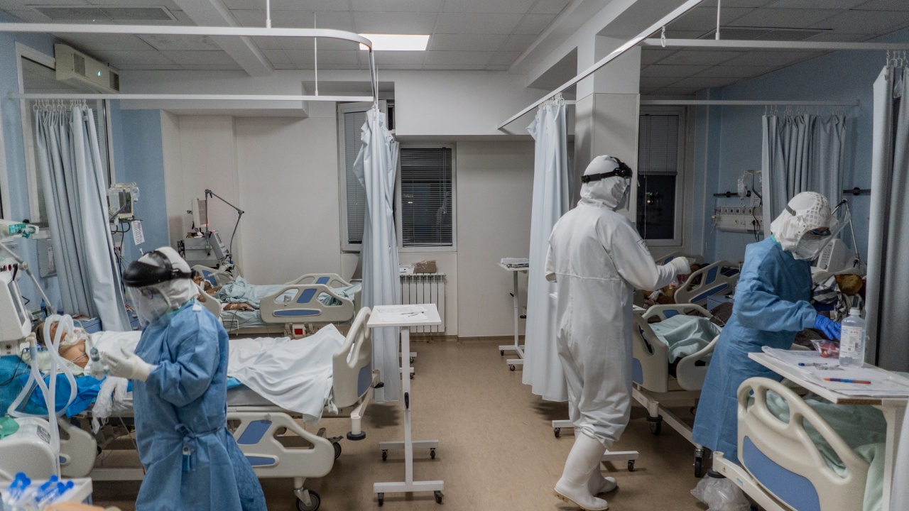 Болниците в област Велико Търново изчерпаха леглата в COVID секторите