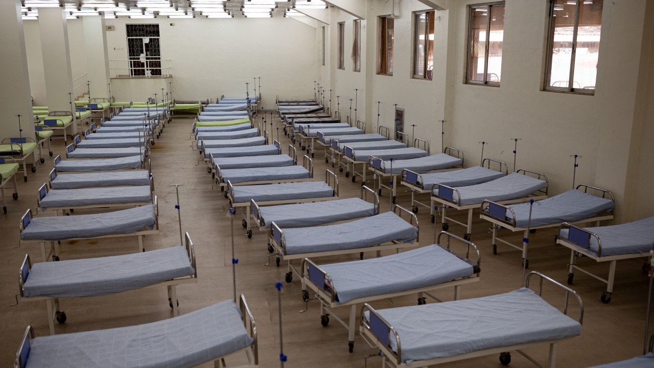 Здравните власти с три решения за кризата с интензивните легла в София