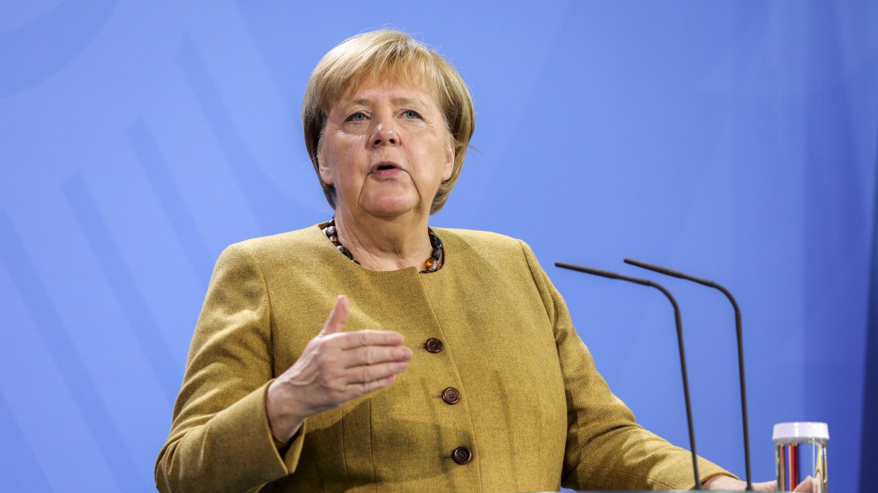 Меркел ще направи в сряда прощална визита във Франция