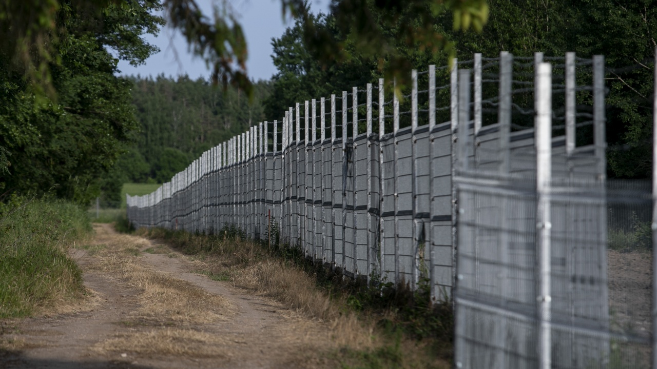 Литва започна изграждането на стоманена ограда по границата с Беларус