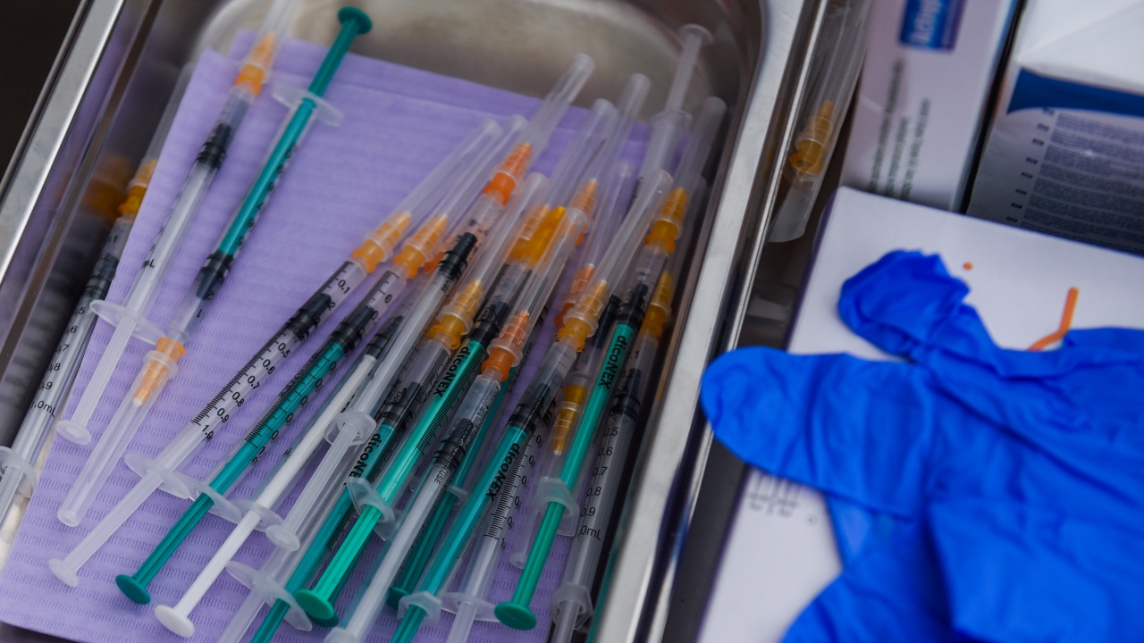 Норвегия възнамерява да поставя трета доза ваксина срещу COVID-19 на всички пълнолетни хора