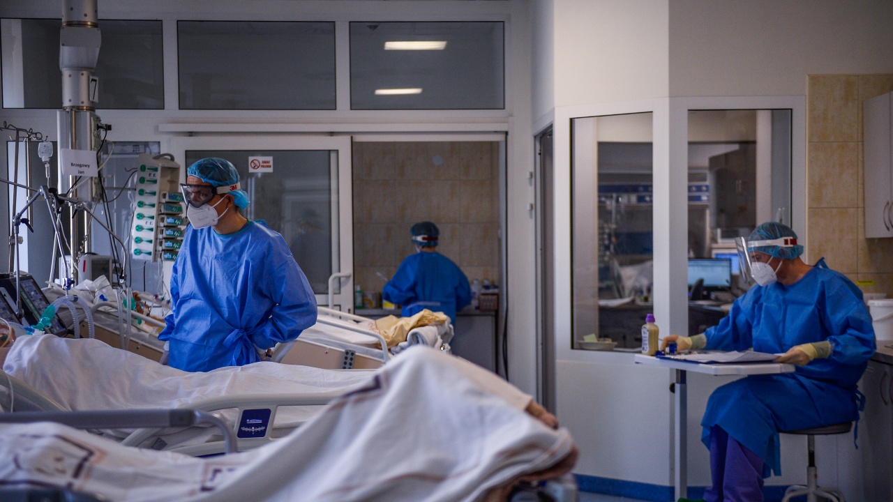 Частни лекари се включват в битката срещу пандемията в Гърция