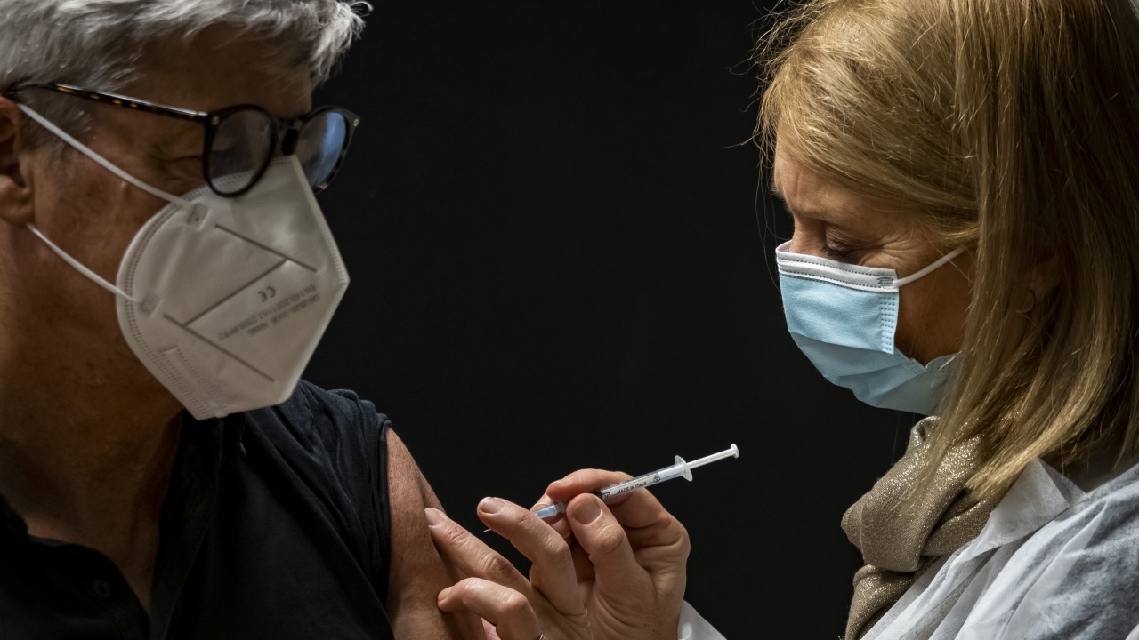Бум в записването на часове за ваксинация във Франция