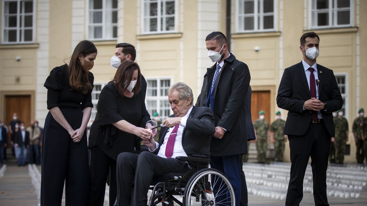Изписаха от болницата чешкия президент