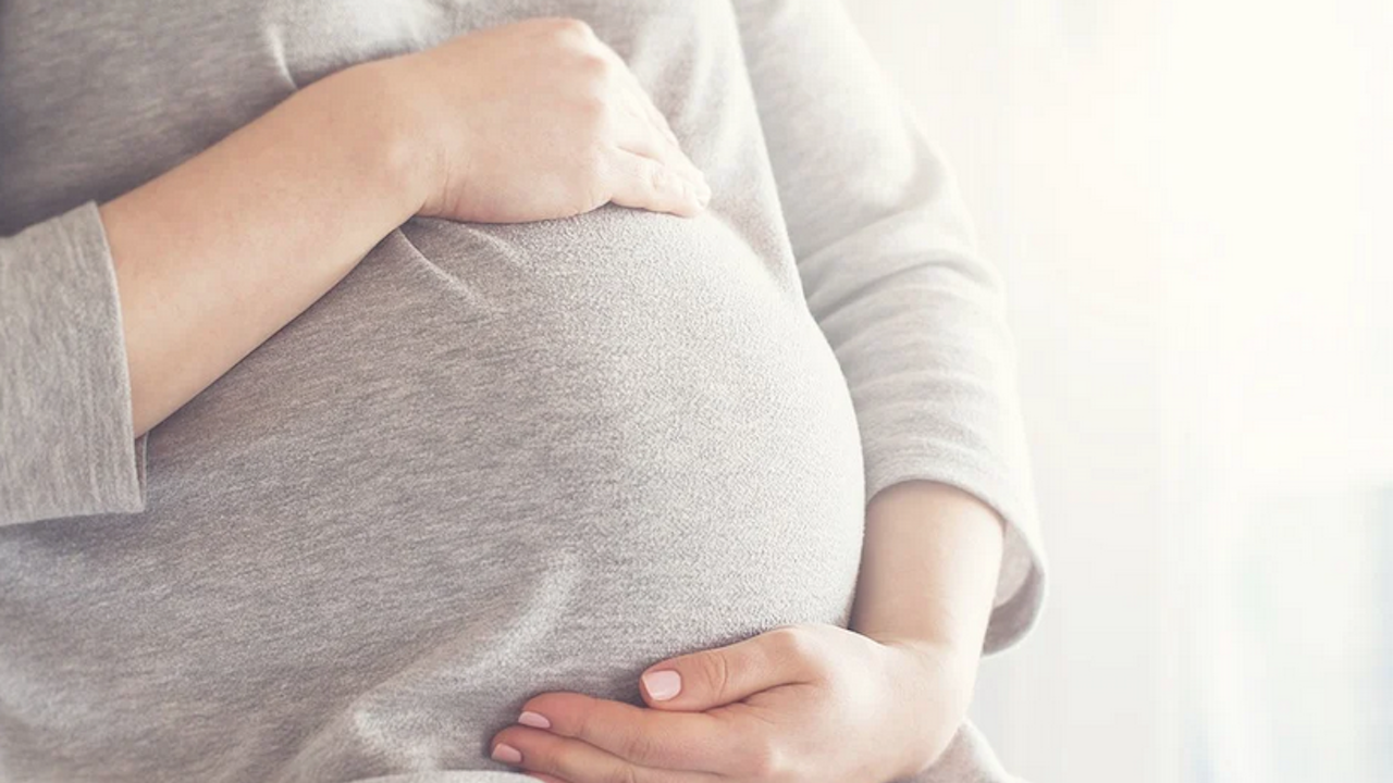 Малка е вероятността бременни жени да заразят с COVID-19 неродените си деца