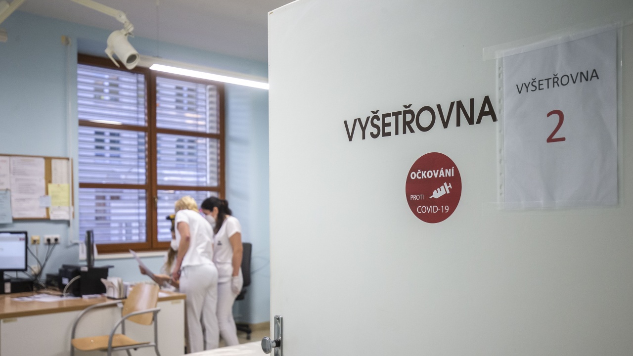 Чехия въвежда задължителна ваксинация срещу COVID-19