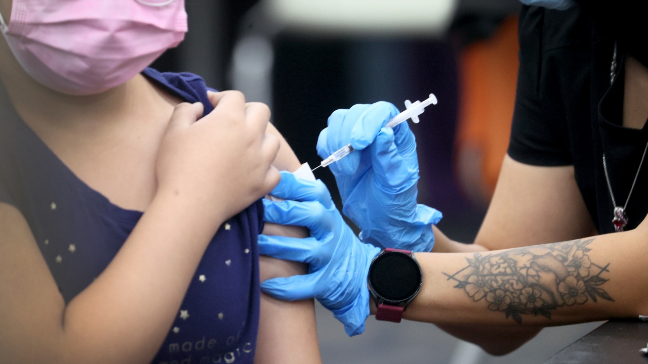 Върховният съд на САЩ е сезиран да спре задължителната ваксинация или тестване в големите компании