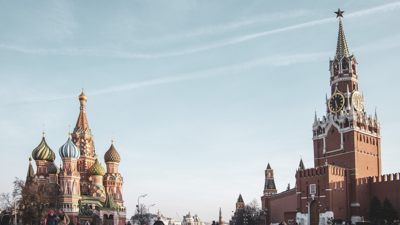 Кремъл въвежда задължително ваксиниране, Копейкините се правят на разсеяни