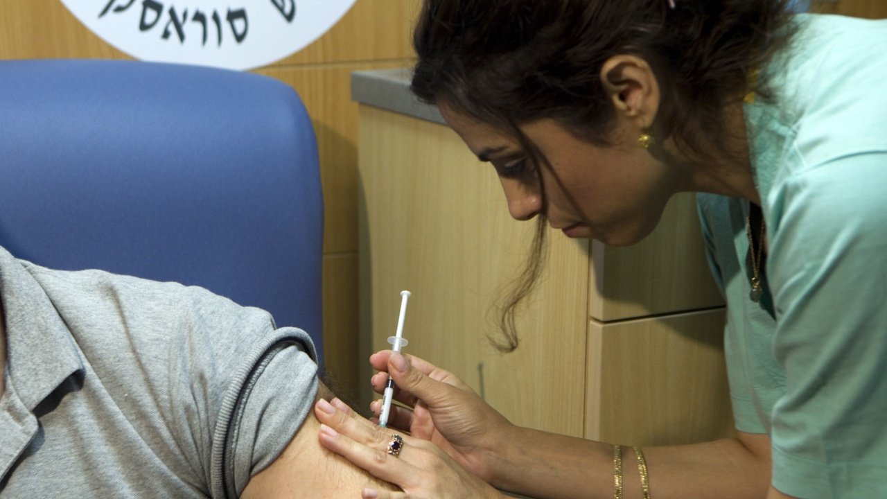 Израел съкращава до 3 месеца периода между втората и третата доза