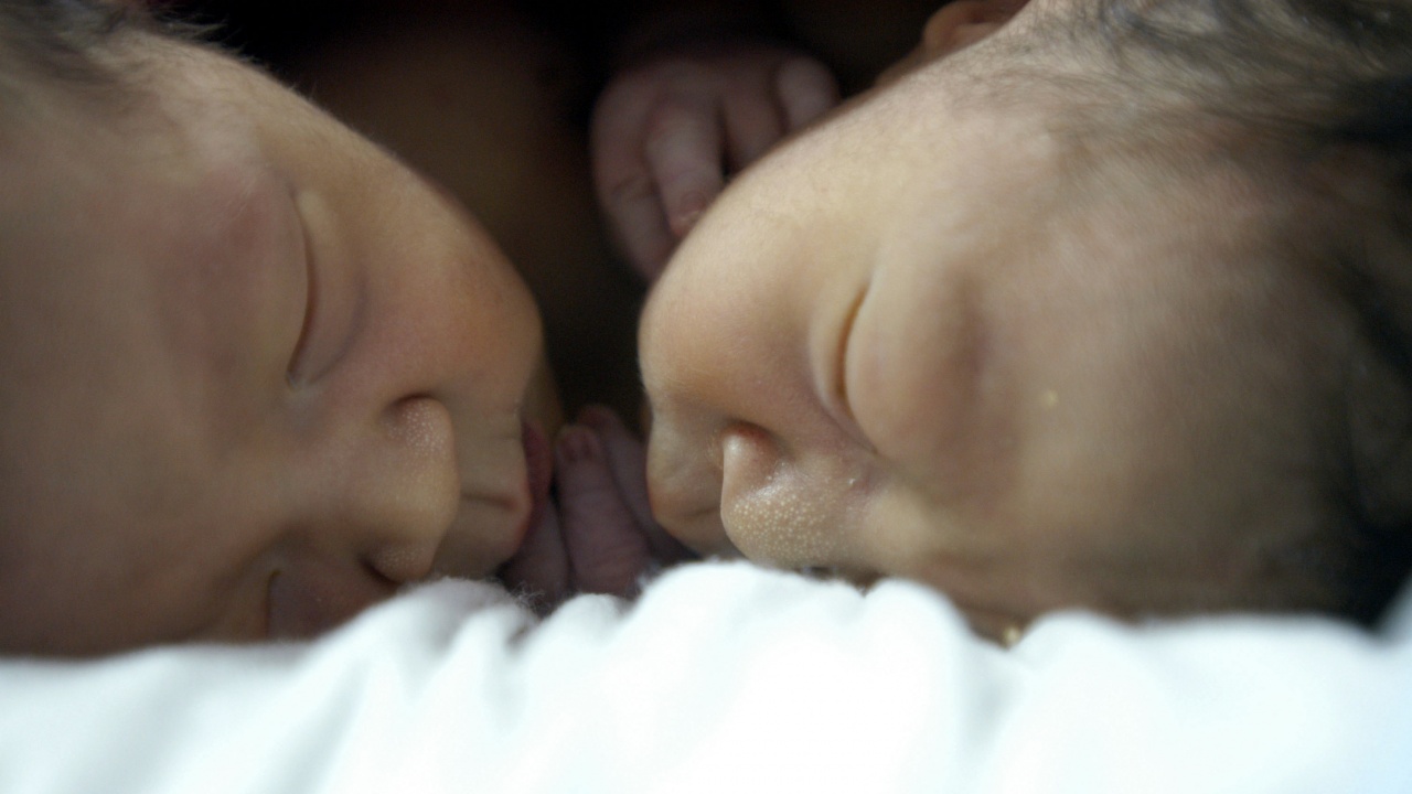 Близначета на 60 дни се лекуват в ловешката болница от коронавирус
