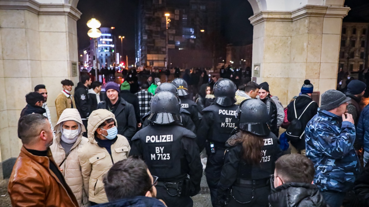 Глоби заплашват участниците в шествие в Мюнхен срещу противоепидемичните мерки