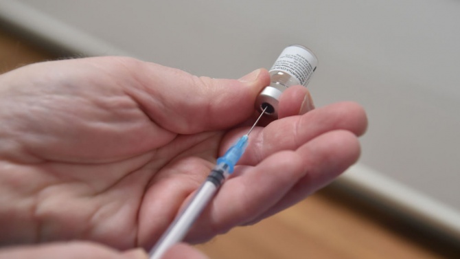 Новата 2021-ва година започна под знака на ваксината срещу COVID-19.