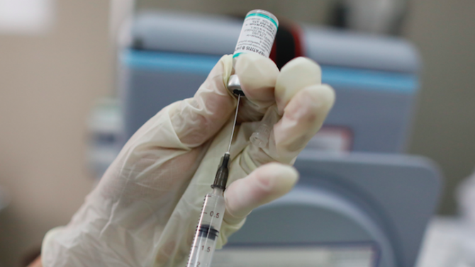 Нидерландските власти ще започнат възможно най-скоро да ваксинират здравните работници срещу COVID-19